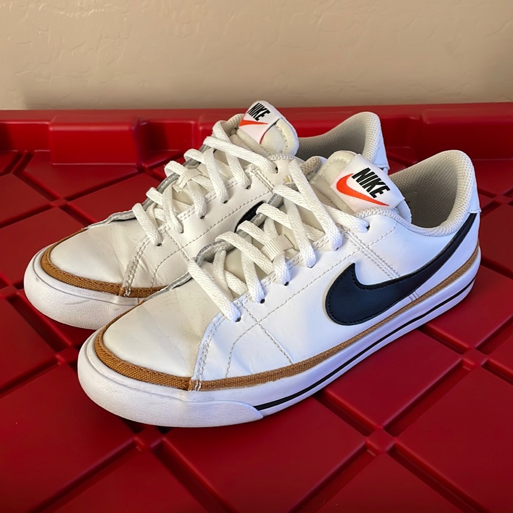 Nike Court Legacy Women’s sz 7